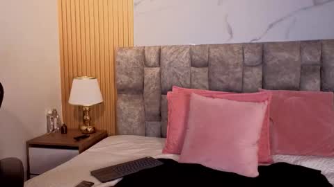 lady_dark__ online show from March 6, 8:38 pm