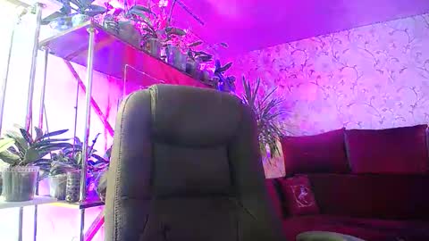 Lady Gloria online show from November 27, 6:59 am