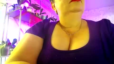 Snapshot of lady_gloria chatting on July 4, 5:46 am Lady Gloria online show from July 4, 5:46 am