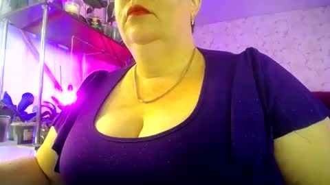 Snapshot of lady_gloria chatting on July 16, 8:31 am Lady Gloria online show from July 16, 8:31 am