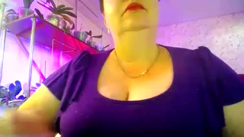 Snapshot of lady_gloria chatting on August 9, 5:01 am Lady Gloria online show from August 9, 5:01 am