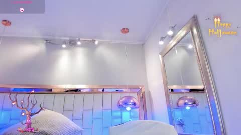 Snapshot of lady_hellen chatting on October 31, 2:18 pm online show from October 31, 2:18 pm