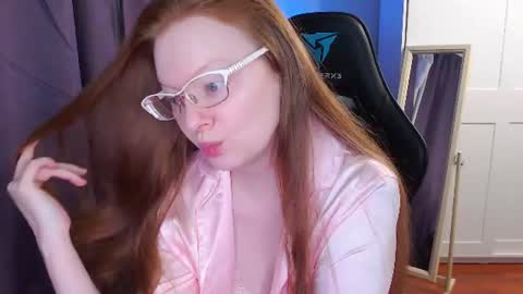 Snapshot of lady_inari chatting on June 25, 10:14 pm Angelika online show from June 25, 10:14 pm
