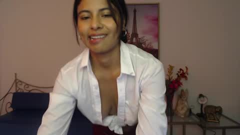 Snapshot of lady_isabella_ chatting on June 3, 2:33 pm Lady Isabella online show from June 3, 2:33 pm