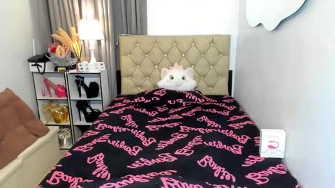 lady_moriseth online show from January 19, 8:29 am