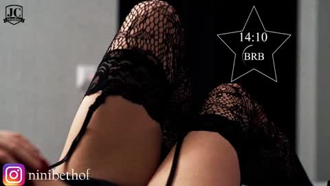 Snapshot of lady_ni chatting on February 26, 4:03 pm    700  1300 -5 online show from February 26, 4:03 pm