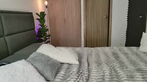 Snapshot of lady_ni chatting on September 24, 12:52 pm    700  1300 -5 online show from September 24, 12:52 pm