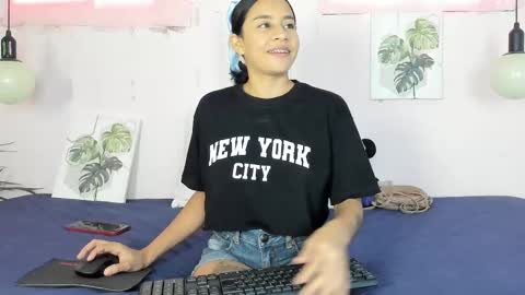 Snapshot of lady_rossee chatting on September 21, 1:35 pm Leidy online show from September 21, 1:35 pm