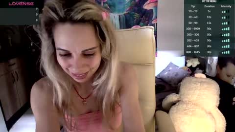 Snapshot of lady_smile69 chatting on July 19, 8:29 am lady_smile69 online show from July 19, 8:29 am