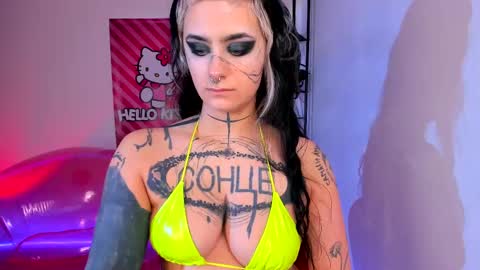 Mia online show from March 3, 4:56 pm