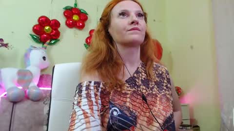 Snapshot of ladybigsmile chatting on February 22, 6:52 pm Sima Ladybigsmile online show from February 22, 6:52 pm