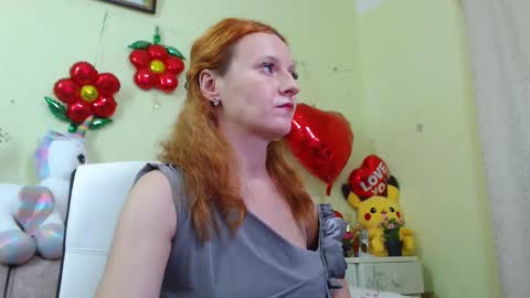 Snapshot of ladybigsmile chatting on February 28, 9:55 pm Sima Ladybigsmile online show from February 28, 9:55 pm