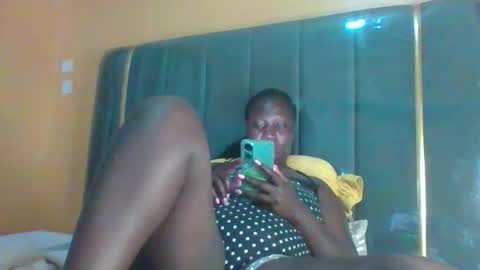 Snapshot of ladyblossoms19 chatting on October 22, 4:35 am lindah32 online show from October 22, 4:35 am