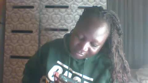 Snapshot of ladyblossoms19 chatting on November 14, 9:35 pm lindah32 online show from November 14, 9:35 pm