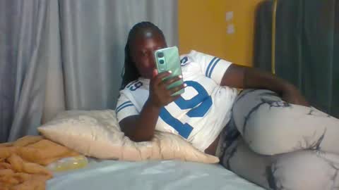 Snapshot of ladyblossoms19 chatting on November 16, 7:19 pm lindah32 online show from November 16, 7:19 pm