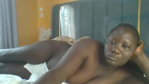 Snapshot of ladyblossoms19 chatting on December 4, 6:23 am lindah32 online show from December 4, 6:23 am