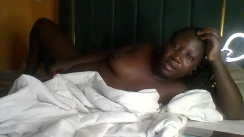 lindah32 online show from April 22, 5:58 pm