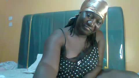 Snapshot of ladyblossoms19 chatting on June 30, 11:39 pm lindah32 online show from June 30, 11:39 pm