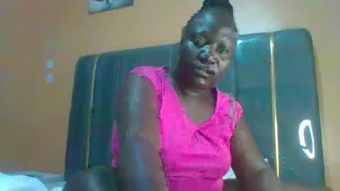 Snapshot of ladyblossoms19 chatting on July 21, 7:38 pm lindah32 online show from July 21, 7:38 pm