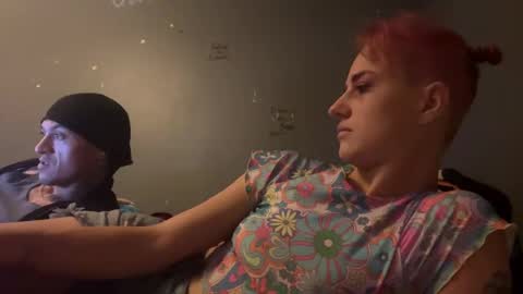 Snapshot of ladybug9097 chatting on December 18, 6:21 am RockStar Couple online show from December 18, 6:21 am