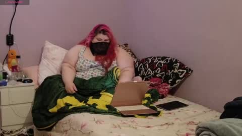 Snapshot of ladykitsunebig chatting on June 6, 9:19 pm ladykitsunebig online show from June 6, 9:19 pm