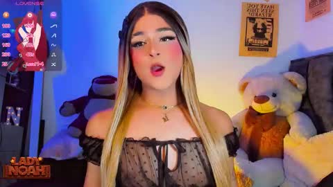 Snapshot of ladynoah chatting on February 12, 12:16 am Noah Smith online show from February 12, 12:16 am