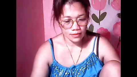 ladysweet4u69 online show from June 8, 9:15 pm