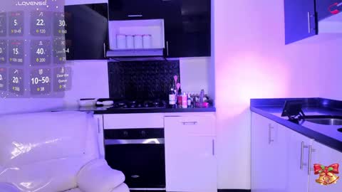 Snapshot of ladysweetts chatting on December 24, 5:55 pm Lady online show from December 24, 5:55 pm