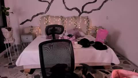 Snapshot of ladysweetts chatting on September 17, 4:58 am Lady online show from September 17, 4:58 am