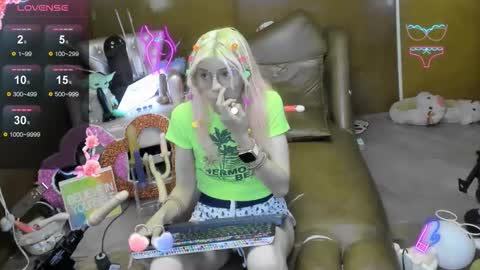 Skinnygirl online show from November 13, 1:48 am