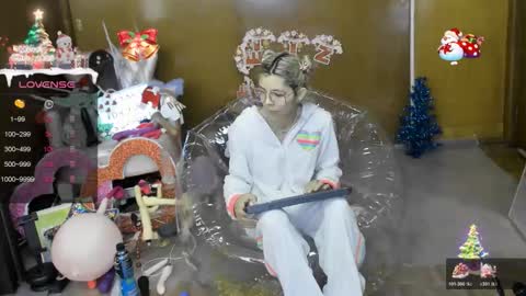 Skinnygirl online show from December 14, 5:29 pm