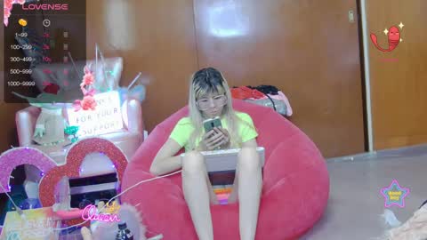 Skinnygirl online show from April 24, 12:46 am