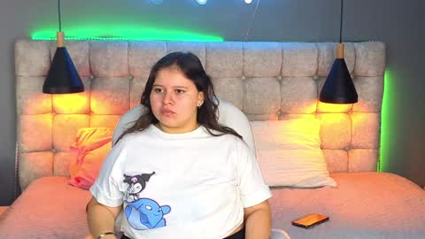 Snapshot of laia_and_aloby chatting on January 9, 3:44 pm online show from January 9, 3:44 pm