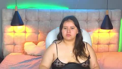 Snapshot of laia_and_aloby chatting on January 9, 6:47 pm online show from January 9, 6:47 pm