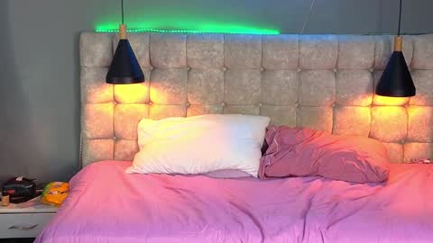 Snapshot of laia_and_aloby chatting on January 10, 7:00 pm online show from January 10, 7:00 pm