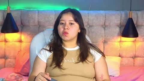 Snapshot of laia_and_aloby chatting on January 11, 3:20 pm online show from January 11, 3:20 pm