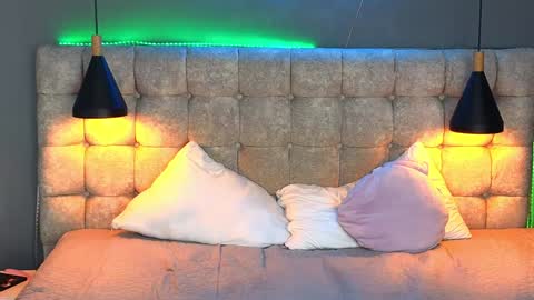 Snapshot of laia_and_aloby chatting on January 16, 6:59 pm online show from January 16, 6:59 pm