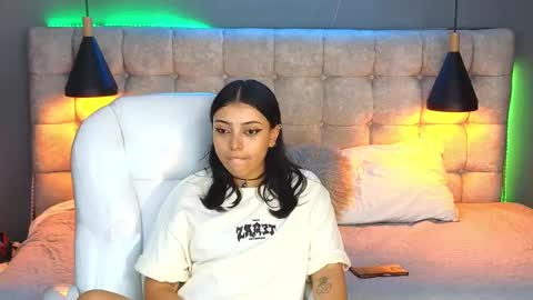 Snapshot of laia_and_aloby chatting on January 27, 7:24 pm online show from January 27, 7:24 pm