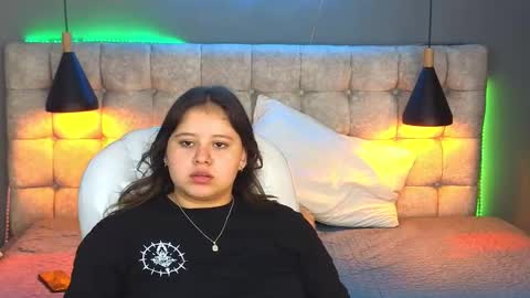 Snapshot of laia_and_aloby chatting on January 28, 7:32 pm online show from January 28, 7:32 pm