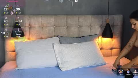 Snapshot of laia_and_aloby chatting on September 16, 10:22 pm online show from September 16, 10:22 pm