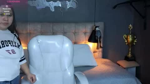 Snapshot of laia_and_aloby chatting on October 17, 10:12 pm online show from October 17, 10:12 pm