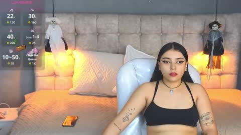 Snapshot of laia_and_aloby chatting on October 21, 10:43 pm online show from October 21, 10:43 pm