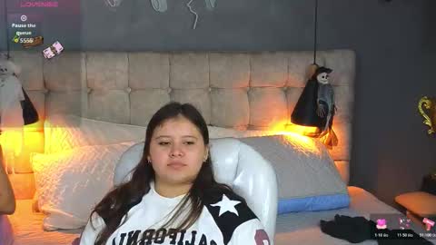 Snapshot of laia_and_aloby chatting on October 22, 10:31 pm online show from October 22, 10:31 pm