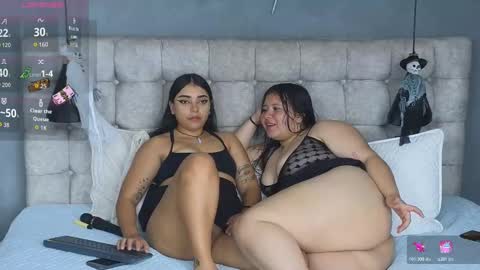 Snapshot of laia_and_aloby chatting on October 28, 11:18 pm online show from October 28, 11:18 pm