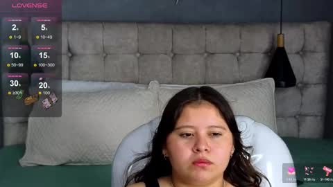 Snapshot of laia_and_aloby chatting on November 4, 10:42 pm online show from November 4, 10:42 pm