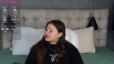 Snapshot of laia_and_aloby chatting on November 7, 10:43 pm online show from November 7, 10:43 pm