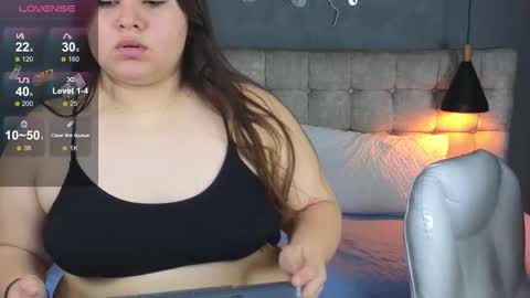 Snapshot of laia_and_aloby chatting on November 15, 9:54 pm online show from November 15, 9:54 pm