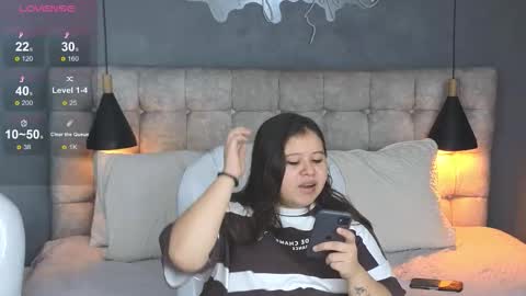 Snapshot of laia_and_aloby chatting on November 27, 10:23 pm online show from November 27, 10:23 pm