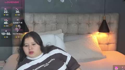 Snapshot of laia_and_aloby chatting on December 2, 10:27 pm online show from December 2, 10:27 pm