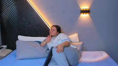    online show from March 31, 10:32 pm